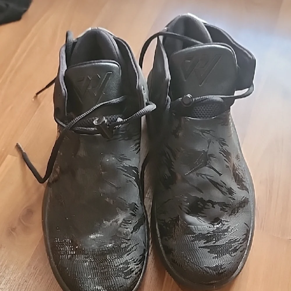 Jordan sleek sneakers